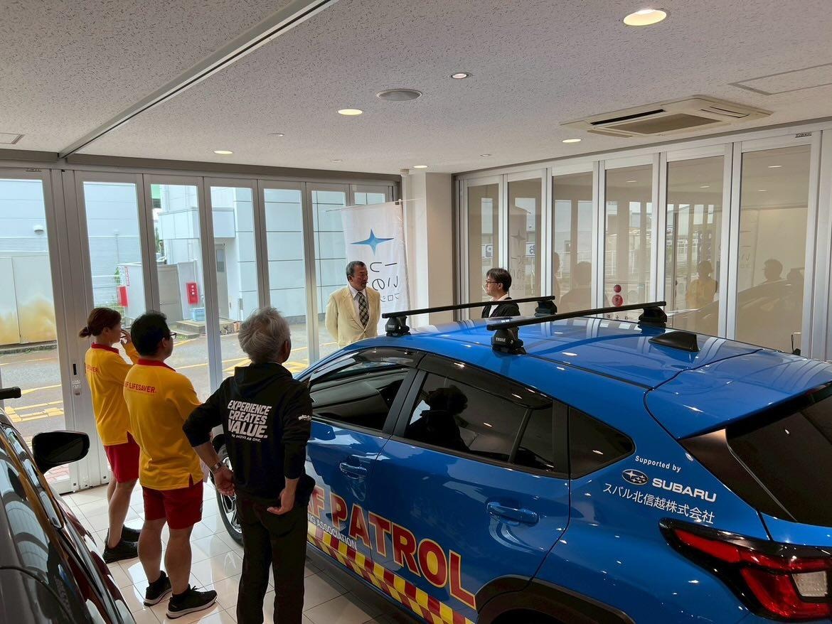 ライフセーバーカー授与式の様子